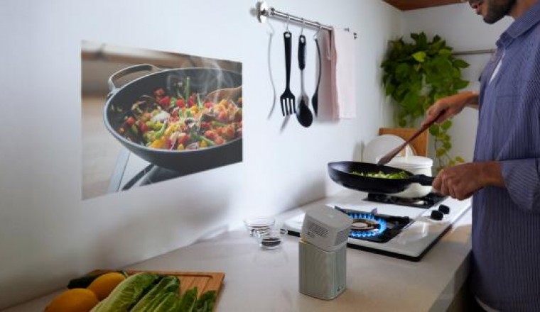 BenQ’s Sets New Trend with Palm-Size & Wire-Free Portable LED Projector