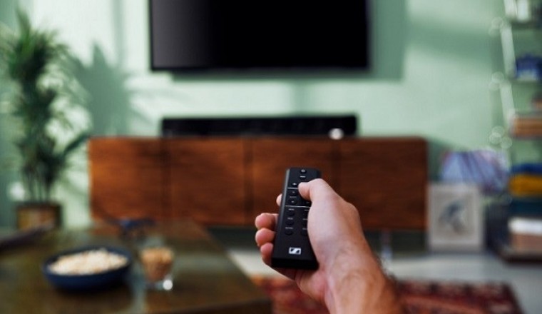 فلتسمع لتصدق