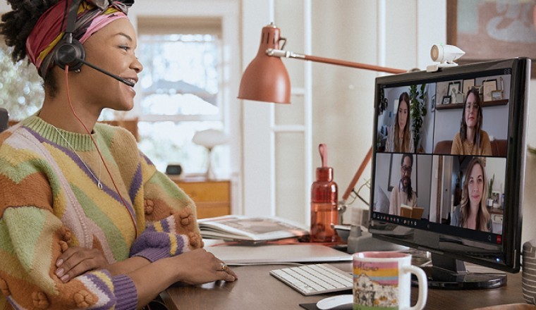 أدر محادثاتك من أي مكان بأفضل صوت وصورة مع مجموعة "بولي" الجديدة من حلول الفيديو الشخصية