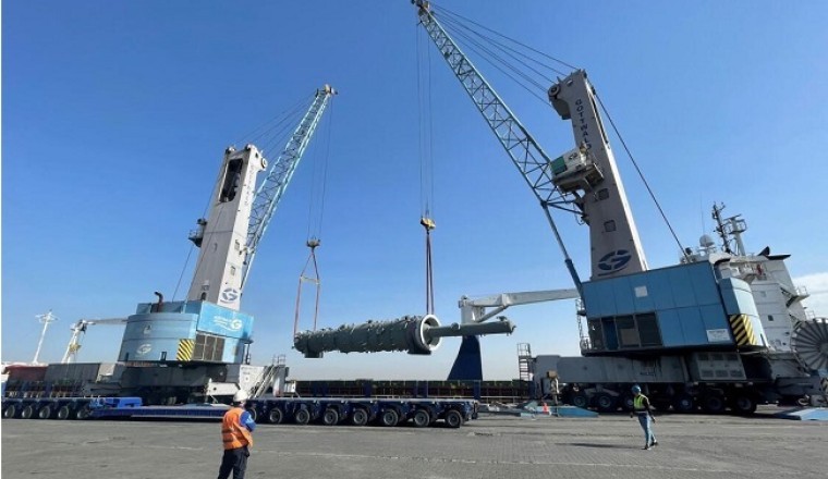 UAE based Gulftainer unloaded a 121 ton, 35m-long vacuum unit in Iraq