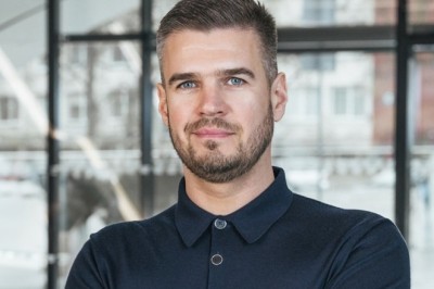 kevin. Triumphs with First Account-to-Account NFC iPhone Transaction