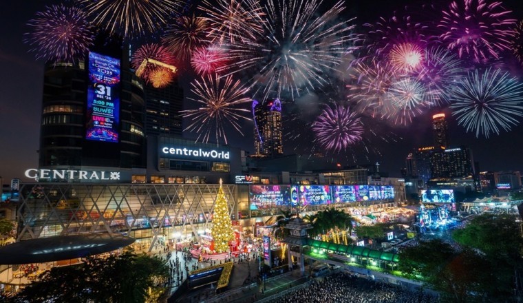 العد التنازلي لـ 2025 في CentralwOrld: عرض مذهل للألعاب النارية يرحب بالعام الجديد في قلب بانكوك