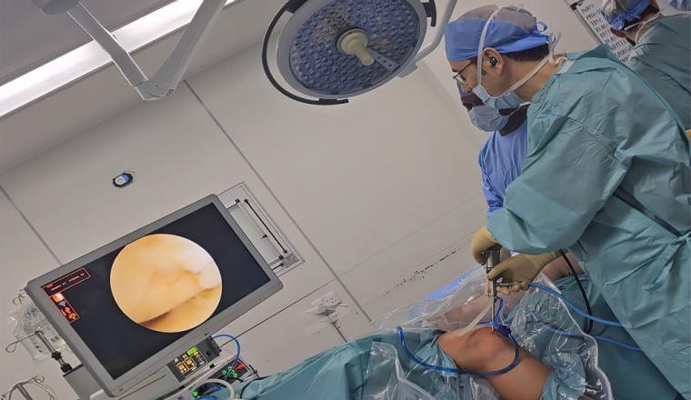 Medcare Orthopaedics &amp; Spine Hospital performs UAE’s first artificial ligament surgery with LARS on an Italian patient