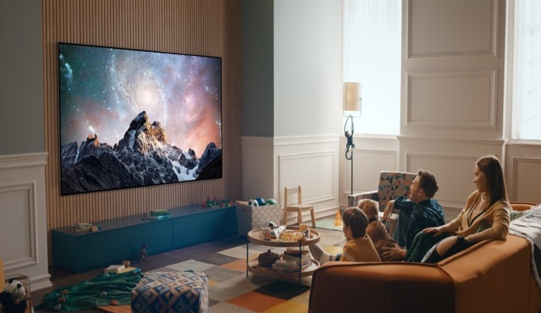 استمتعوا بأجواء الأفلام الشتوية مع تلفزيون LG OLED EVO رفيق الترفيه المنزلي المثالي